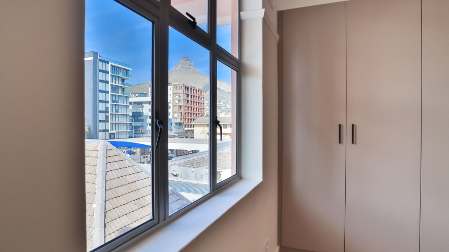 2 Bedroom Property for Sale in Sea Point Western Cape